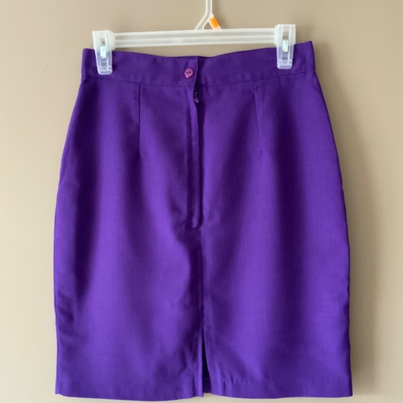 Ladies skirt - Picture 3 of 5